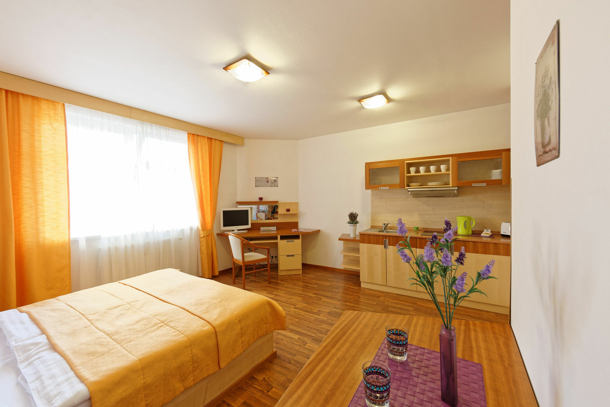 Lavanda Hotel&Apartments Прага Екстериор снимка